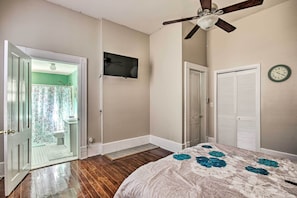 2 bedrooms, iron/ironing board, internet, bed sheets
