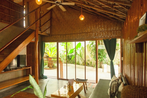 Rom, 2 soverom (Holiday Home) | Oppholdsområde | En 37-tommers LED-TV med Parabol-TV samt TV