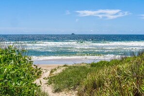 On the beach - Bayvilla 1 at Belongil Beach (Byron Shire)
