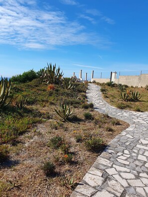 Property grounds - BEAUTIFUL HOLIDAY HOME NEAR PAREDES WITH POOL AND DIRECT BEACH ACCESS (Mina)
