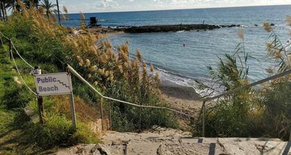 Best location- Harbour and promenade, 2BR/2 baths apartment with private garden