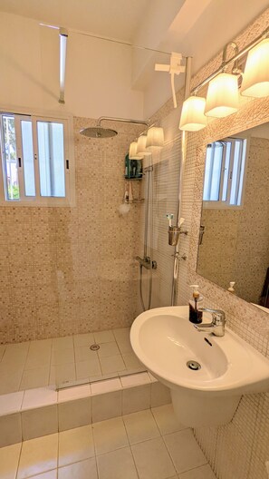 Shower, hair dryer, towels, soap