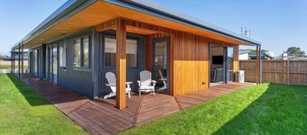 Custom designed holiday home, next to Cycleway.