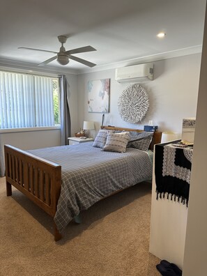 4 bedrooms, WiFi, bed sheets