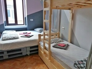 3 bedrooms, iron/ironing board, free WiFi, bed sheets - Big apartment next to old Town 3Bedroom 3Bathroom (București)