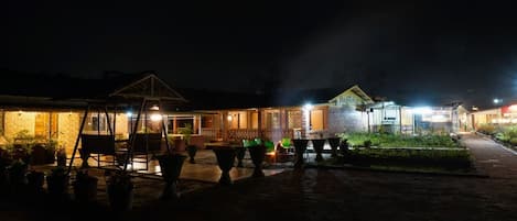 Fachada del alojamiento - Noche