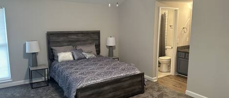 2 chambres, fer et planche à repasser, Wi-Fi gratuit, draps fournis