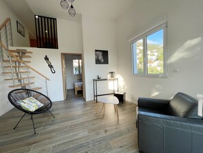 TV, fireplace - Ref. Alb30 - BEAUTIFUL AND SPACIOUS VILLA WITH POOL AND SEA VIEWS (Rosas / Roses)