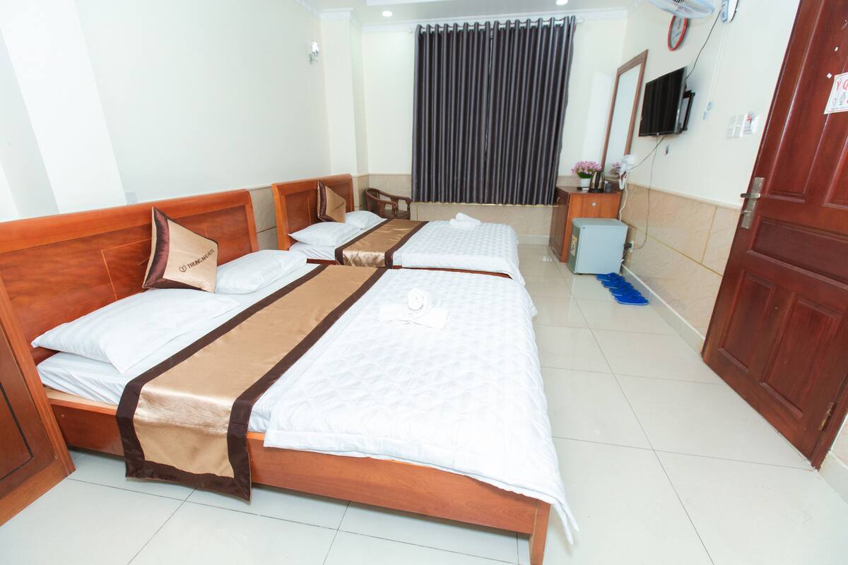 Desk, laptop workspace, free WiFi, bed sheets