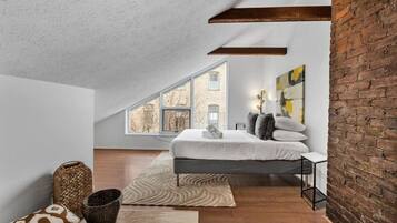 1 quarto, escrivaninha, ferros/tábuas de passar roupa, Wi-Fi de cortesia