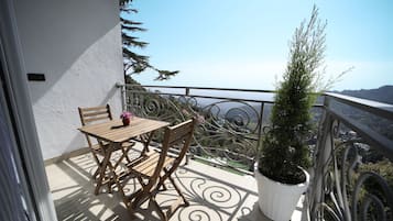Premium Double Room | Minibar, in-room safe, iron/ironing board, free WiFi