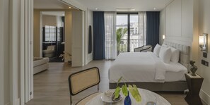 ห้องสวีท | มินิบาร์ฟรีบางอย่าง, ห้องพักตกแต่งอย่างมีเอกลักษณ์, โต๊ะทำงาน