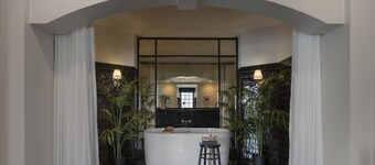 Thomas Bangkok Hotel