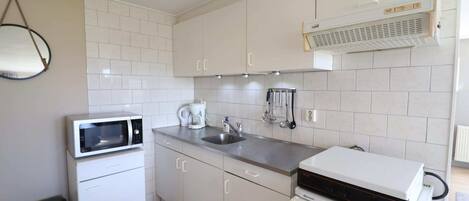 Fridge, microwave, stovetop, coffee/tea maker