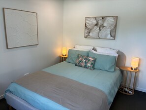 2 slaapkamers, een strijkplank/strijkijzer, wifi, beddengoed