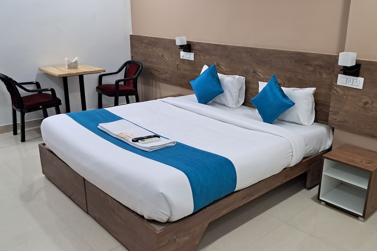 Deluxe Double Room Single Use | In-room safe, desk, laptop workspace, free WiFi