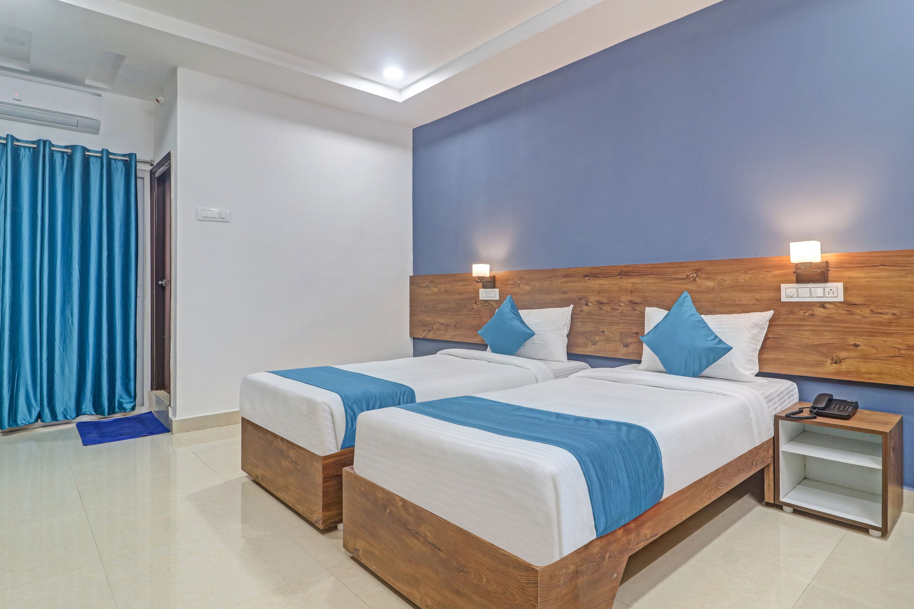 Deluxe Double or Twin Room | In-room safe, desk, laptop workspace, free WiFi