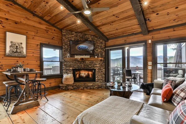 Smart TV, fireplace