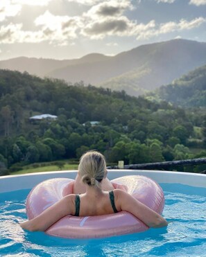 Outdoor pool - Beautiful Farmhouse in Laceys Creek (Laceys Creek)
