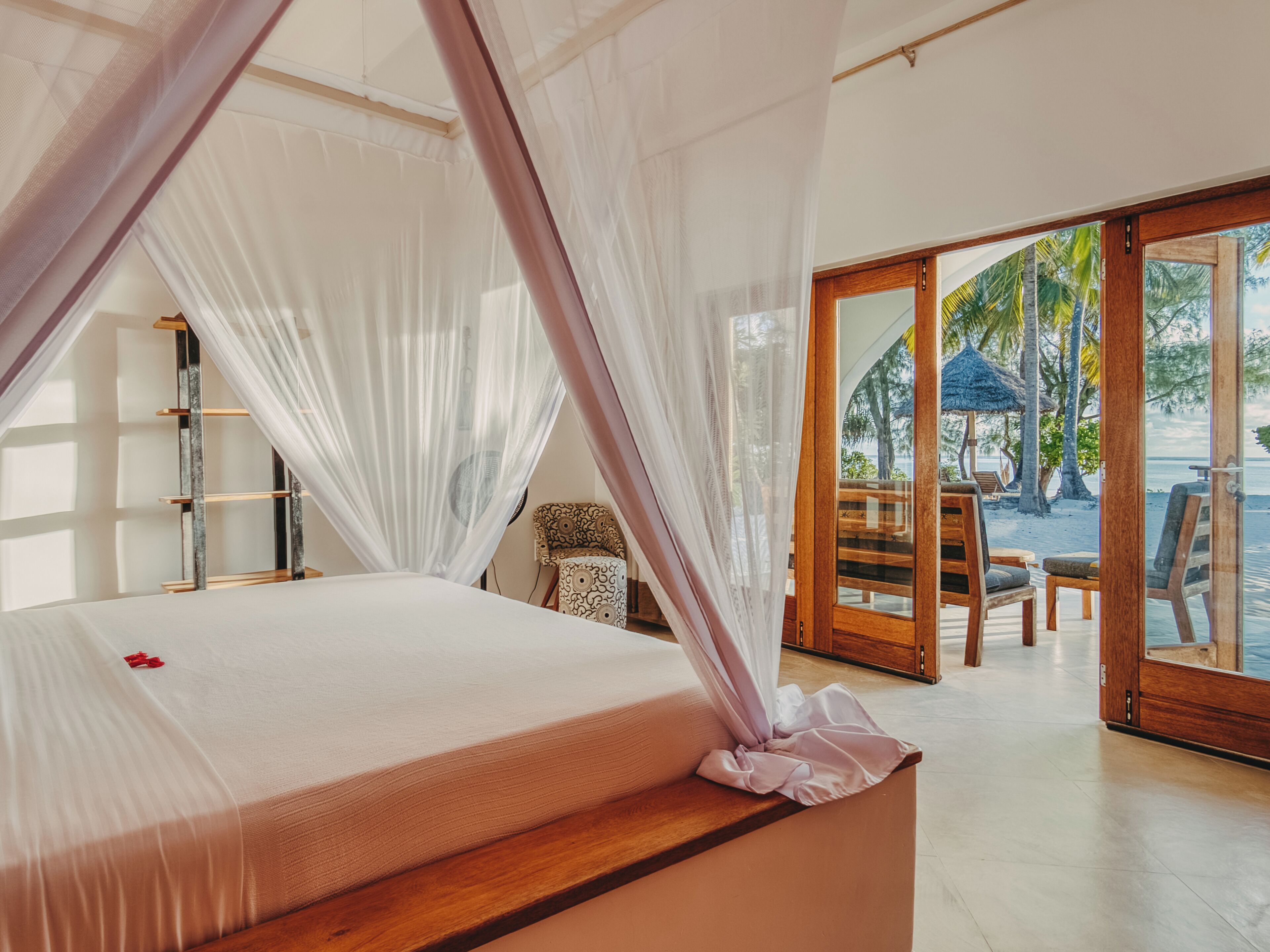 In-room safe, individually decorated, desk, soundproofing