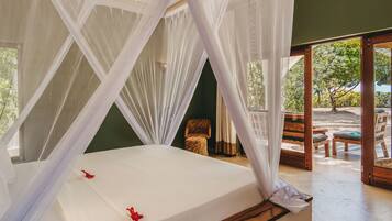 In-room safe, individually decorated, desk, soundproofing