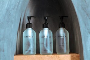 Ducha, cabezal de ducha tipo lluvia, artículos de tocador gratuitos