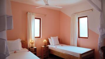 Biệt thự dành cho gia đình (Zawadi) | Két bảo mật tại phòng, trang trí khác biệt, phòng cách âm