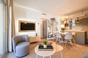 Smart TV, table tennis