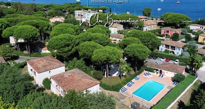 Beautiful renovated apartment near the beach and Saint Tropez
