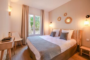 2 bedrooms, in-room safe, iron/ironing board, free WiFi