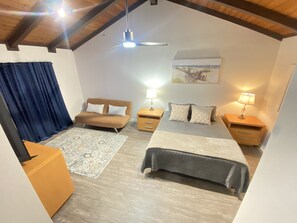 3 habitaciones, escritorio, tabla de planchar con plancha y wifi gratis