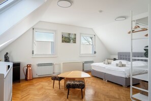 5 عدّة غرف نوم ومكواة/لوح كي وواي فاي وملاءات أسرّة