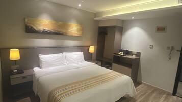 Classic Double Room, 1 Queen Bed | Individually decorated, desk