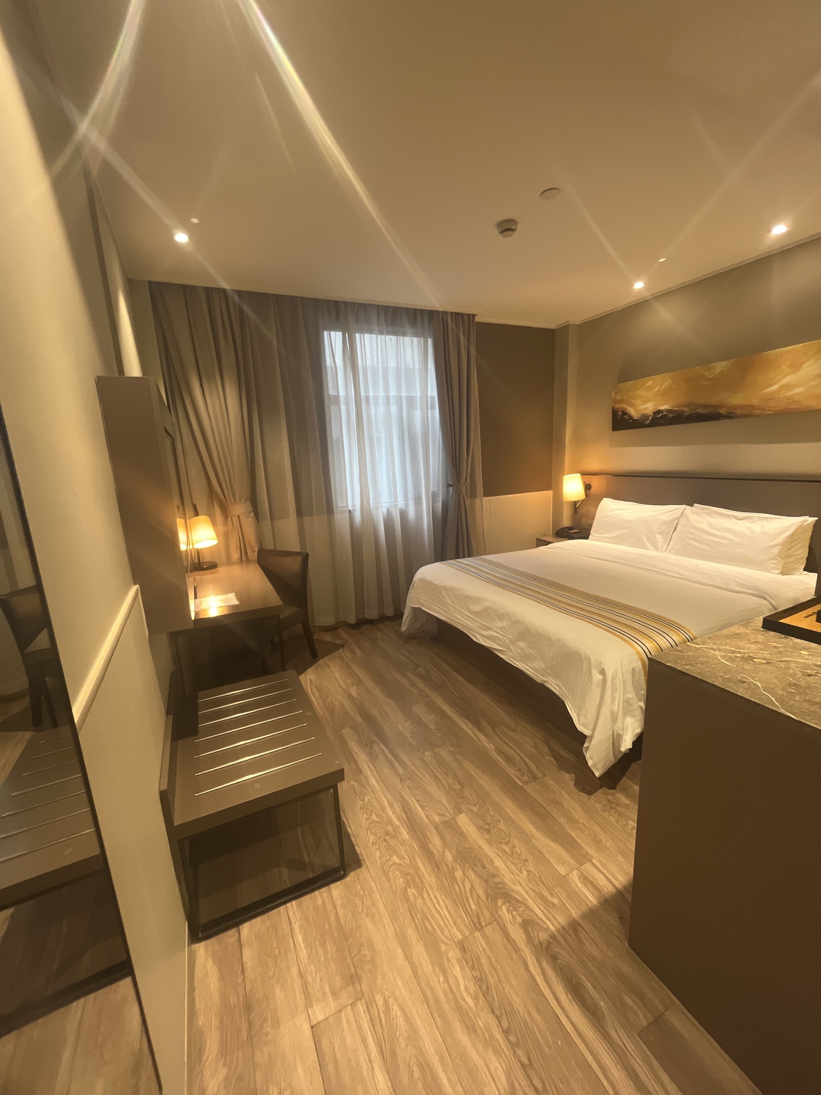 Classic Double Room, 1 Queen Bed | Individually decorated, desk