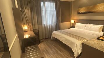 Classic Double Room, 1 Queen Bed | Individually decorated, desk