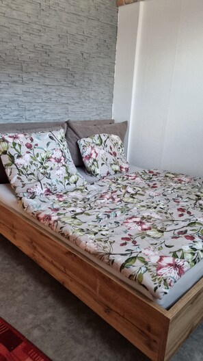 2 makuuhuonetta, Wi-Fi, vuodevaatteet