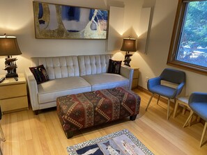 Smart-TV, Kamin, Musikbibliothek, Videothek