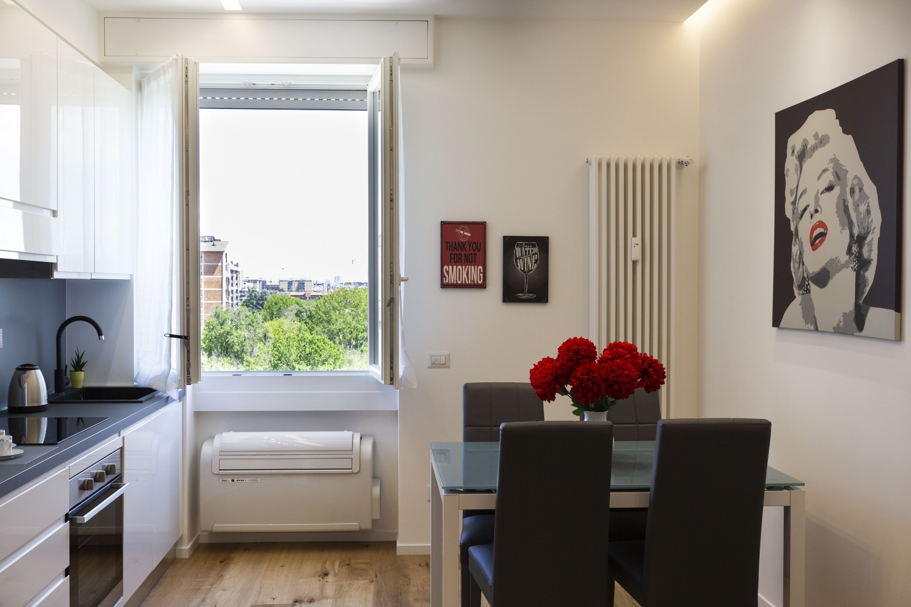 Comfort-Apartment | Eigene Küche | Großer Kühlschrank, Mikrowelle, Ofen, Herdplatte