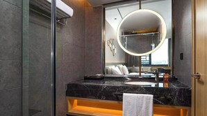 Ảnh chưa phân loại, 3 trong số 6 ảnh, nút
