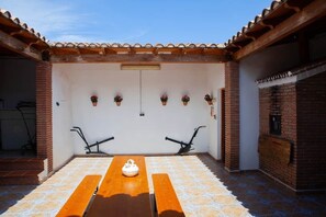 Outdoor dining - Country house with pool & sea views (Benamargosa)