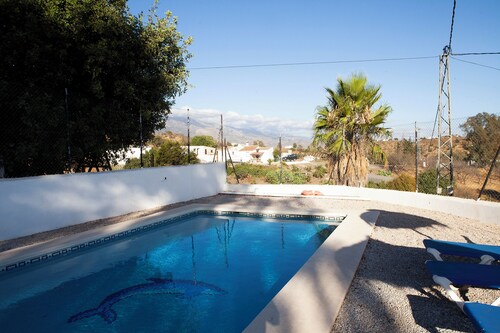Rural house with pool. Views of the sea and the mountains.
