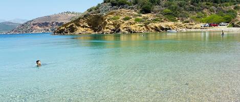 ビーチの近く、サンラウンジャー、ビーチタオル