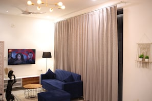 Luxury Studio Suite, Non Smoking, City View | Egyptian cotton sheets, premium bedding, down comforters