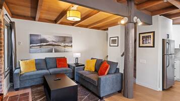 Televisión y chimenea