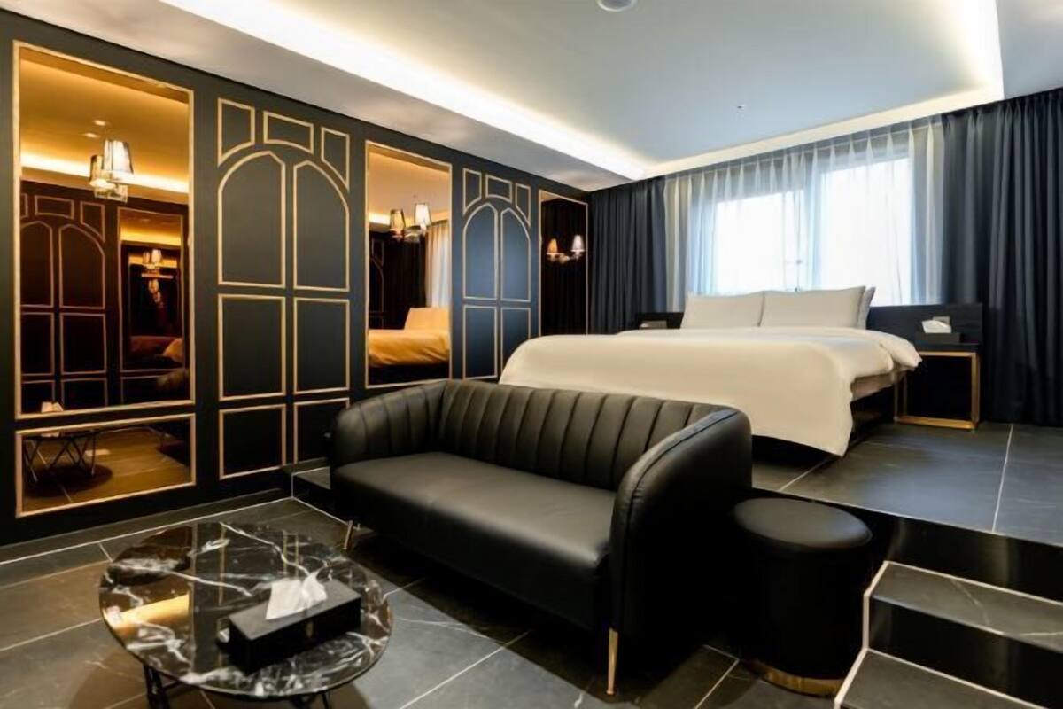 1 bedroom, individually decorated, individually furnished, free WiFi
