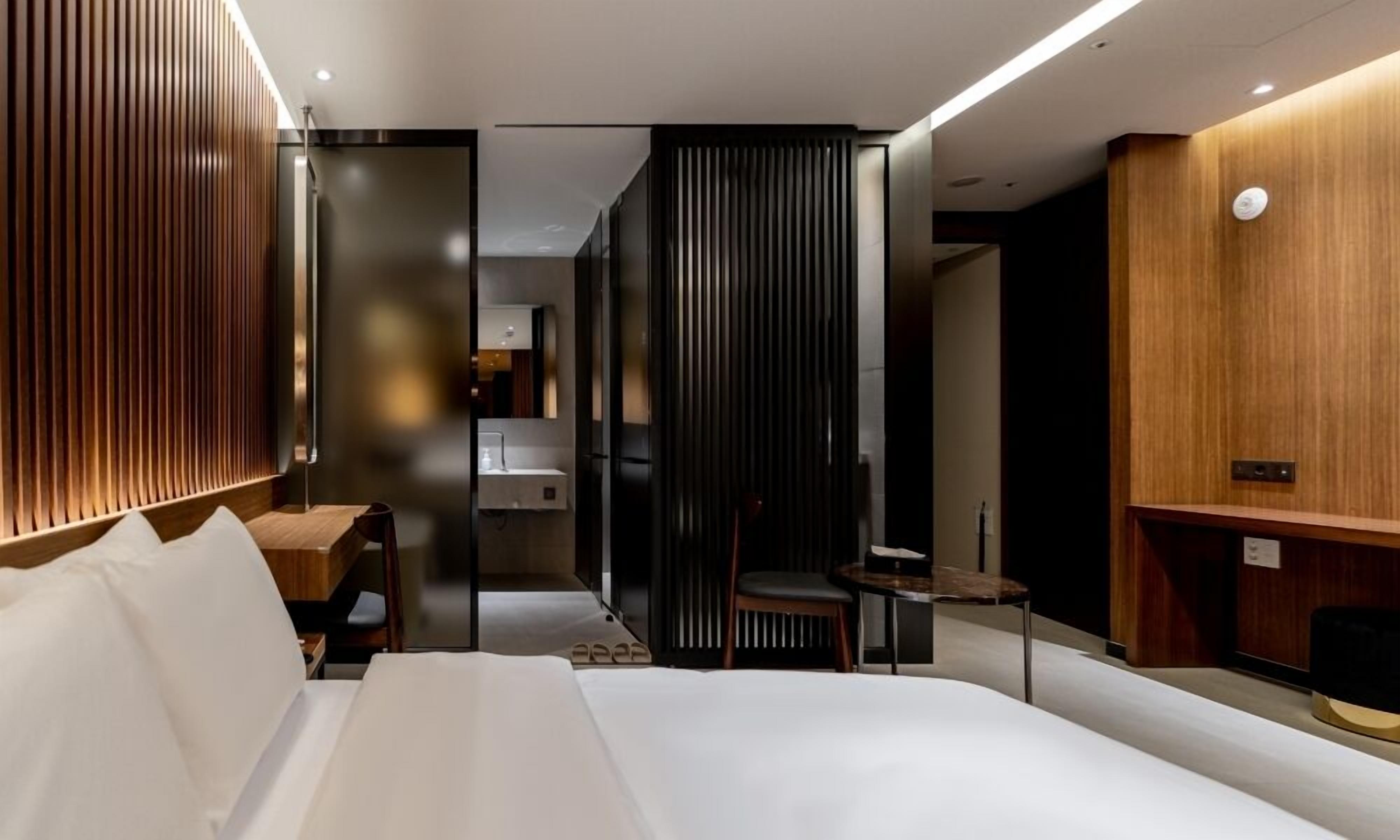 Deluxe | Individually decorated, individually furnished, free WiFi, bed sheets