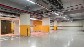 A spacious parking garage with clear directional signage, including a left entrance and a right exit. - Uiwang Hotel Mayotte (Uiwang)