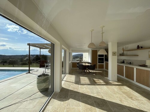 Spacious 5-Bedroom House with Pool, Garden, and Studio in Saint-Remèze – Pet Friendly, Free WiFi