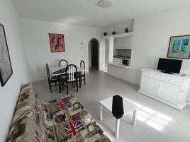 Apartamento superior, 1 habitación, vistas al mar | Zona de estar
