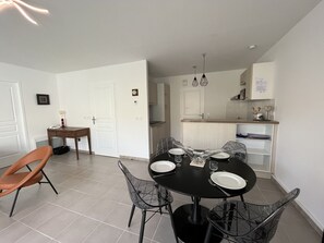 Enjoy meals in this dining area with a round table and four chairs.